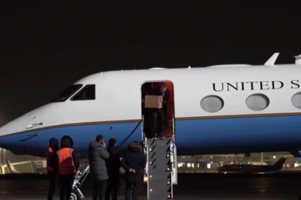    Мать Александра Винника рассказала о дежурящих у дома семьи журналистах