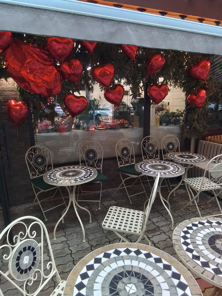 Яркие шары - сердечки 