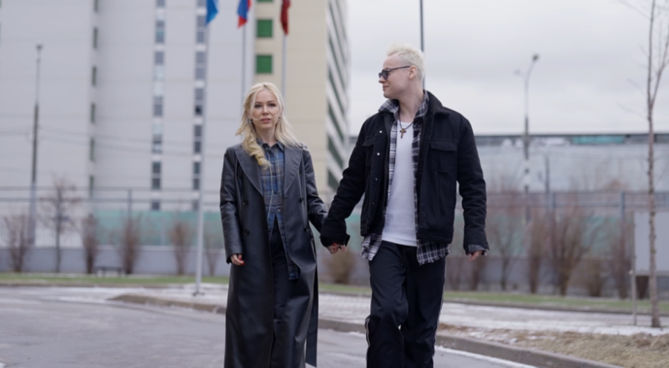    Shaman и Екатерина Мизулина. Источник: Кадр из клипа "Я останусь с тобой"