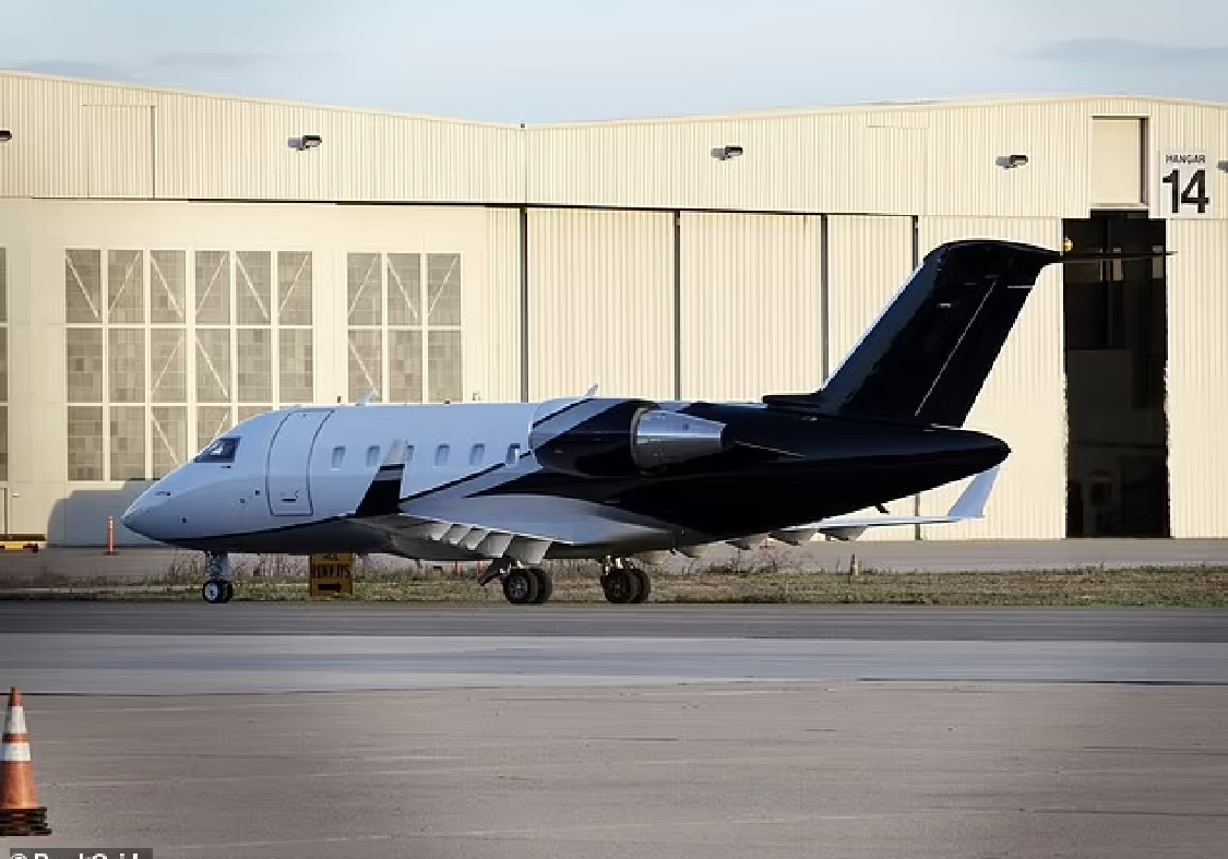 Стоимость перелета рассчитана СМИ, исходя из средней стоимости аренды самолета такого класса: от 7000 до 10 000 долларов в час. 