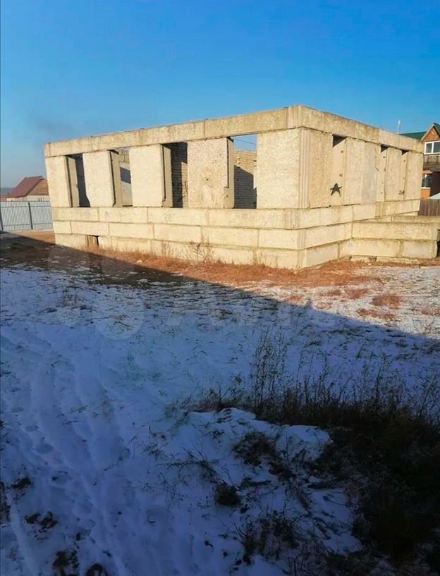 Дом который был при покупке участка.