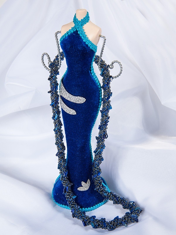 Колье из чешского бисера с лазуритом. Длина колье: 51 см