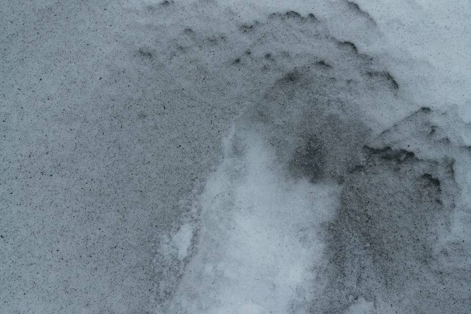 Источники: https://nia.eco/2025/02/10/97835/ , https://rg.ru/2025/02/10/reg-pfo/pod-saratovom-vypal-chernyj-sneg.html