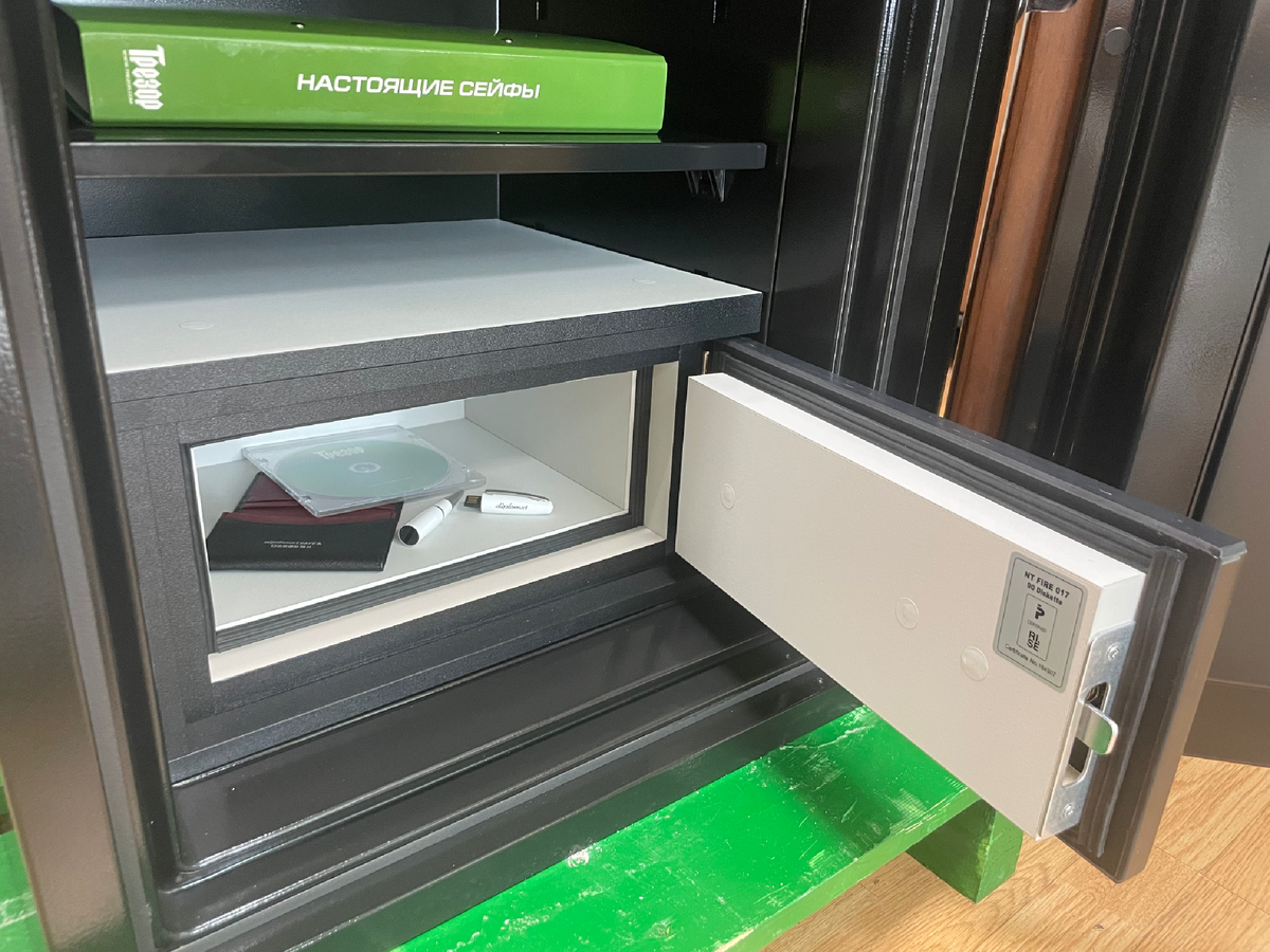 Дата-бокс Diplomat для безопасного хранения крипты, дисков и лент в огнестойких сейфах размера 700-800 серий DBAUM, Palladium, iStella и моделей 070-080 офисных серий JH и огневзломостойких сериях SS / S2 / ES