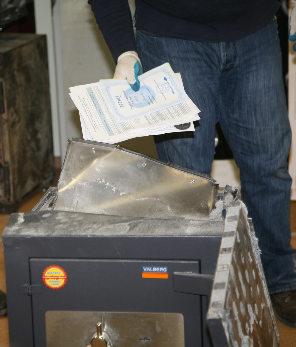 Такой ящик ни разу ни safe, не смотря на кипу сертификатов