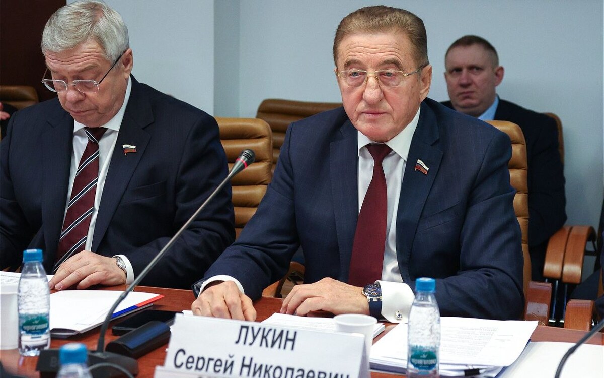    Сенатор Лукин инициировал разработку предложений по повышению качества исполнения стройконтрактов Фото – пресс-служба сенатора