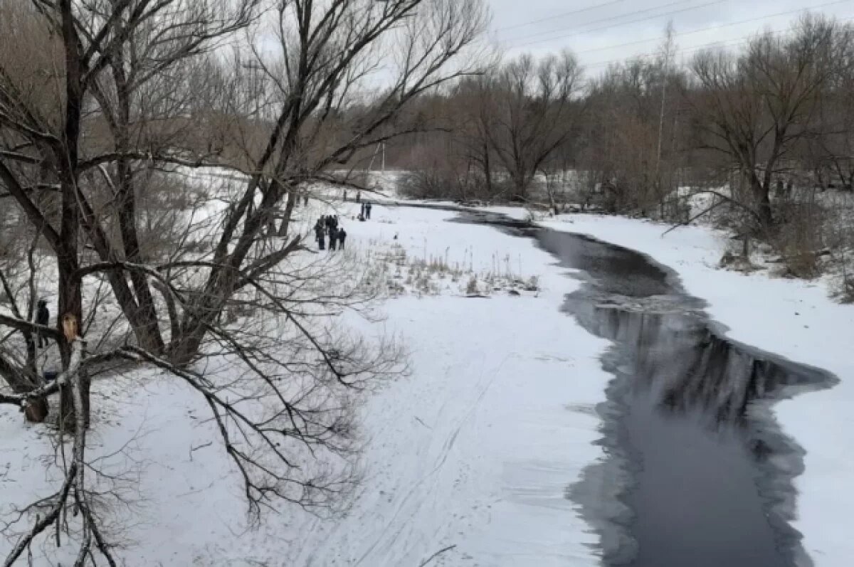    Рюкзак нашли под мостом.