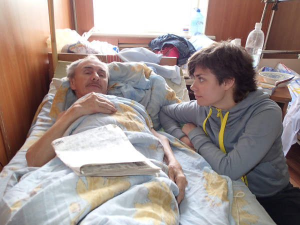 Сережа в больнице после ампутации весной 2015 года. 