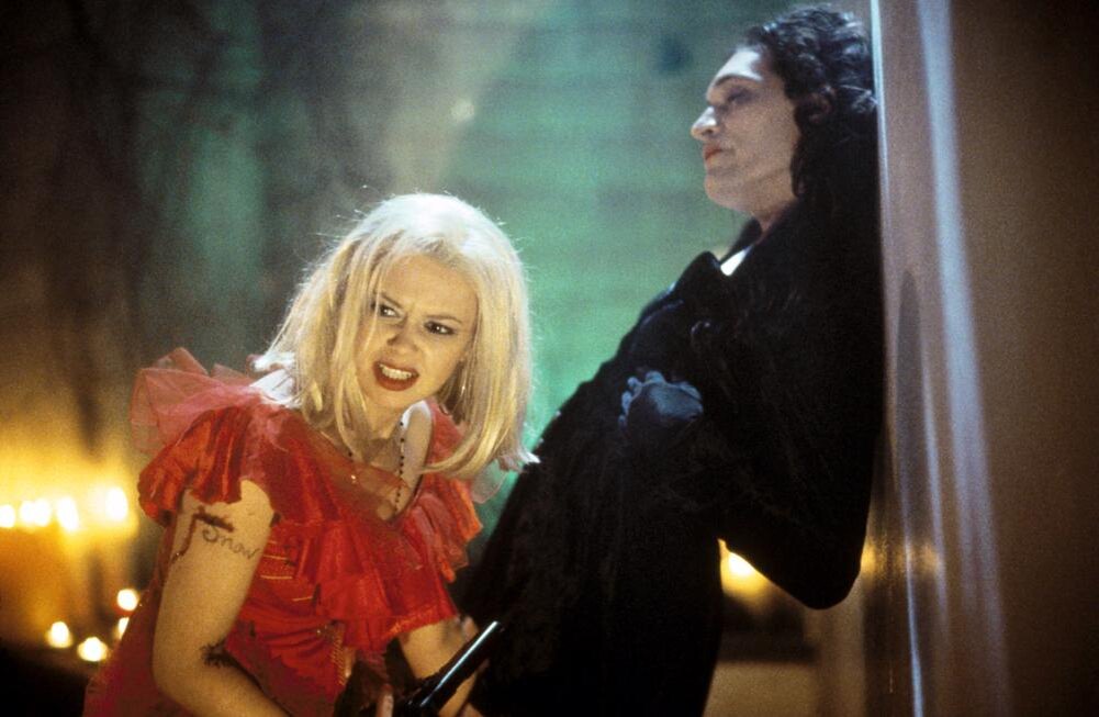 "Шоссе 2" (1999) Freeway II: Confessions of a Trickbaby. США, Мексика. триллер, драма, комедия, криминал. Режиссер, сценарист: 
Мэттью Брайт. В ролях: Наташа Лионн, Мария Целедонио, Дэвид Алан Грир, Винсент Галло, Эйприл Телек, Боб Доусон, Джен Гриффин, Макс Перлих, Майкл Т. Уайсс, Ричард Хендери и др.