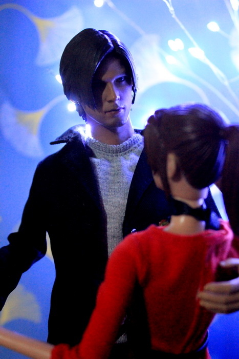 Медам, позвольте вас обнять-с.