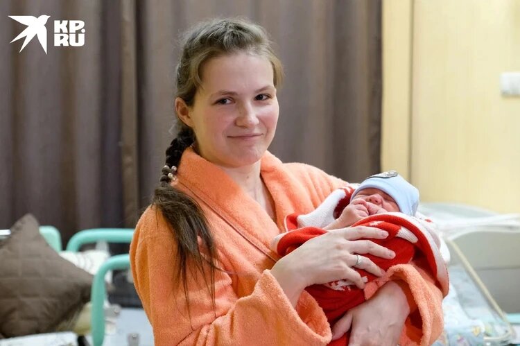 Первого малыша Александра родила еще в 16, сейчас на ее руках уже десятый. Фото: Артем КИЛЬКИН