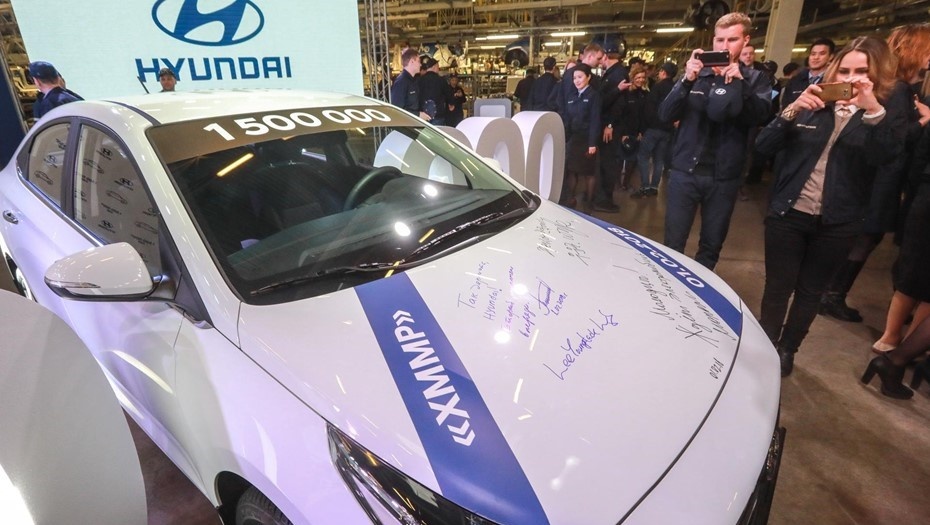    1,5-миллионный автомобиль, произведённый на российском заводе Hyundai Motor в Петербурге. Архив. Автор фото: Сергей Коньков