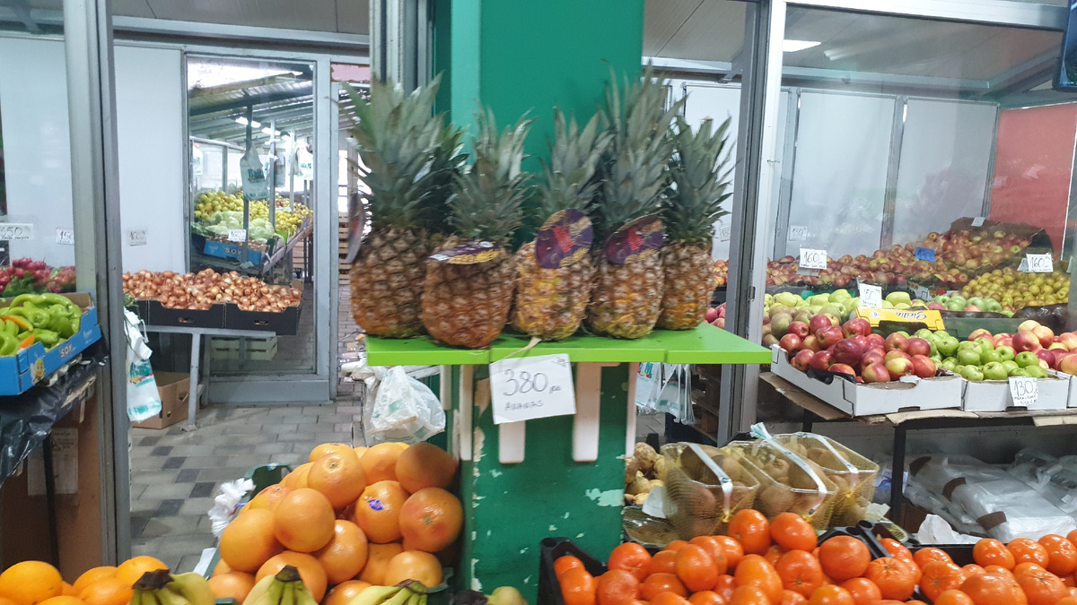 ФОТО ИЗ ЛИЧНОГО АРХИВА АВТОРА. ГОРОДСКОЙ МИНИ РЫНОК.