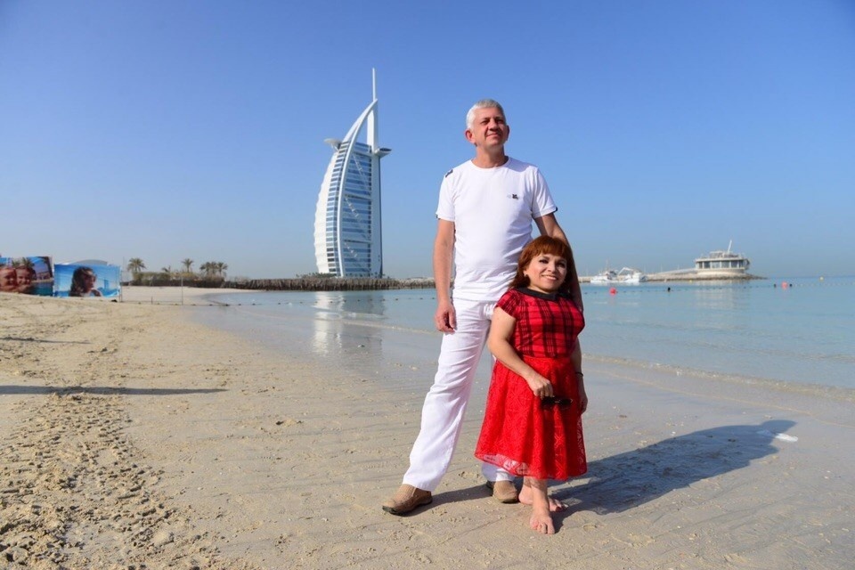    У Елены свой бизнес, она любит путешествовать, писать стихи и картины. Личный архив героя публикации