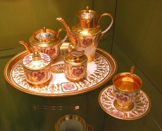 Чайный сервиз на одну персону. Фото: Императорский фарфоровый завод, vk.cc/cIzbcm