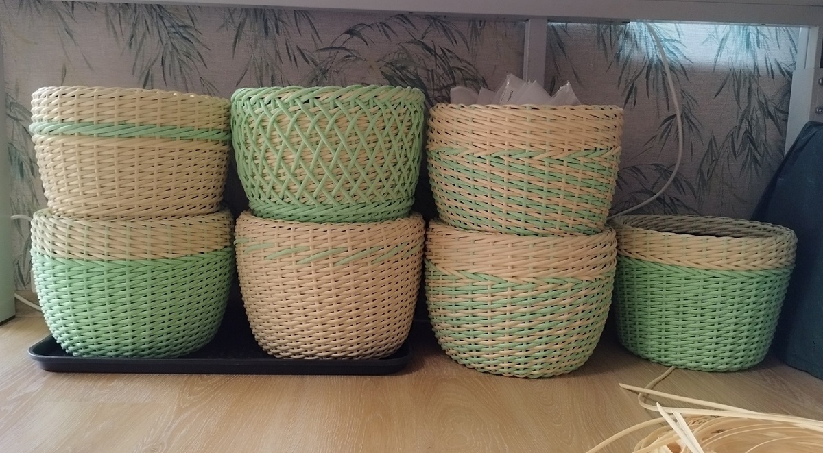 Все семь кашпо готовы.