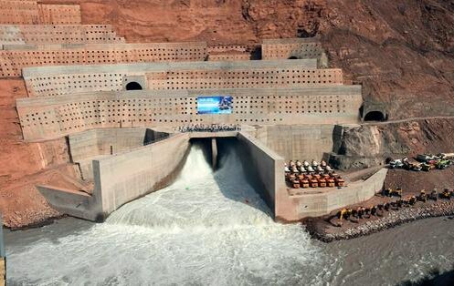 На Рогунской ГЭС. Фото с сайта neftegaz.ru