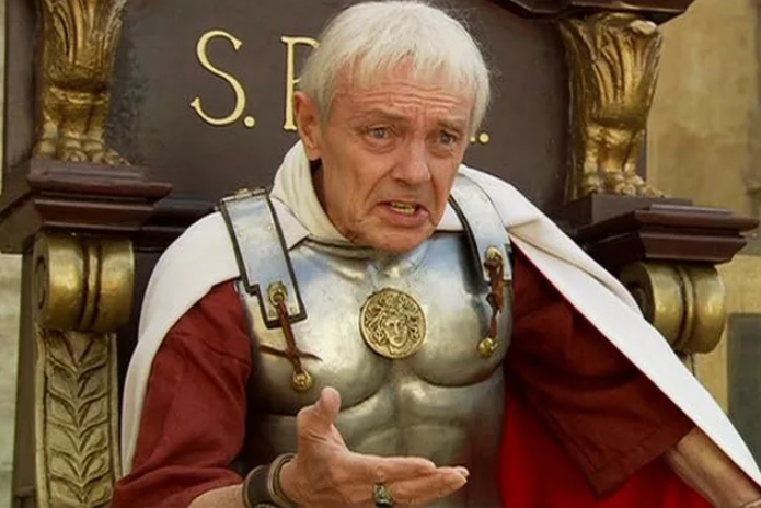 Кирилл Лавров в роли Понтия Пилата. 