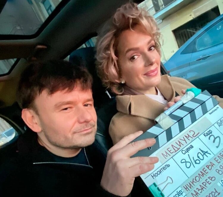 С Марией Порошиной на съемках сериала "Медиум 2". Фото: Личная страница героя публикации в соцсети.