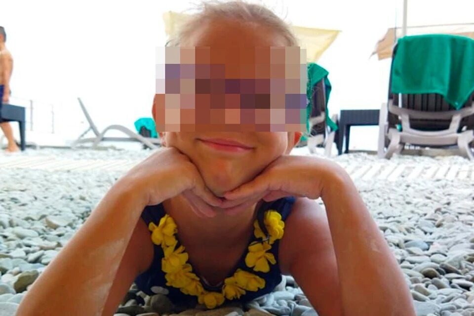 История маленькой девочки Саши, прожившей в больнице первые шесть лет своей жизни, потрясла всех. Фото: семейный архив.