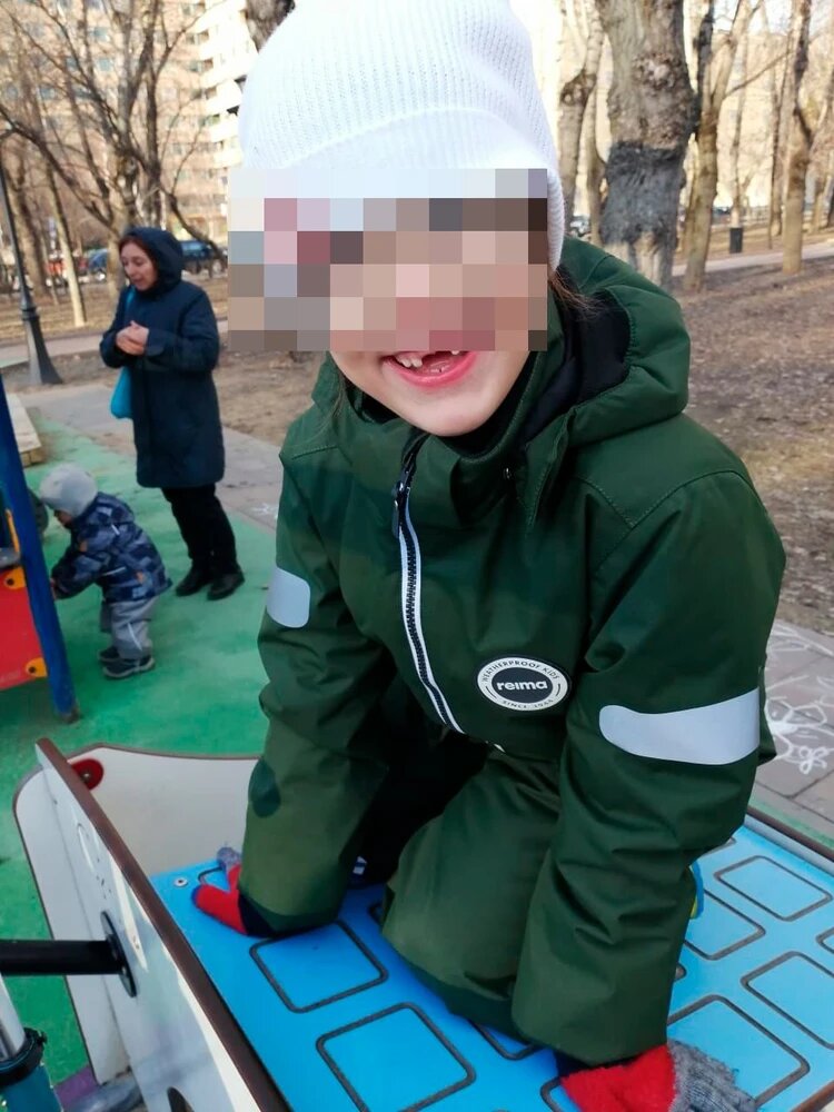 Казалось бы, судьба ребёнка должно было решиться уже давно: органы опеки, суд, лишение родительских прав. Но почему-то ничего этого не происходило. Фото: семейный архив..