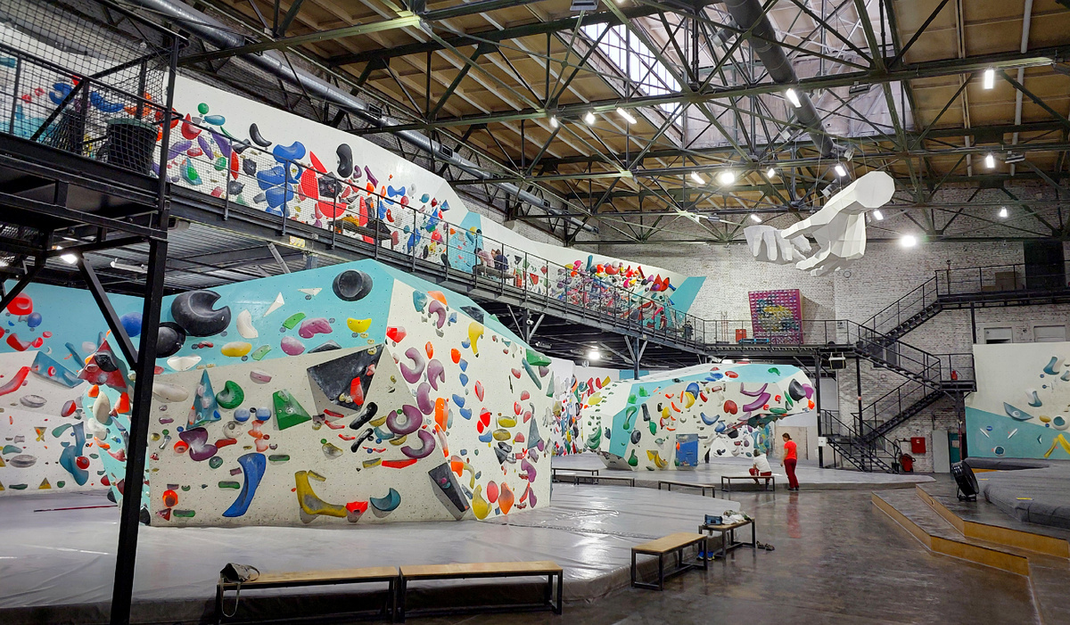 Утром рабочего дня народу тут не много, зато для тех, кто пришел - раздолье