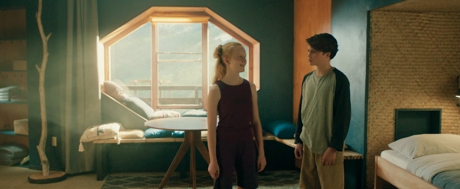 Интерьеры-то какие! (Кадр из фильма)