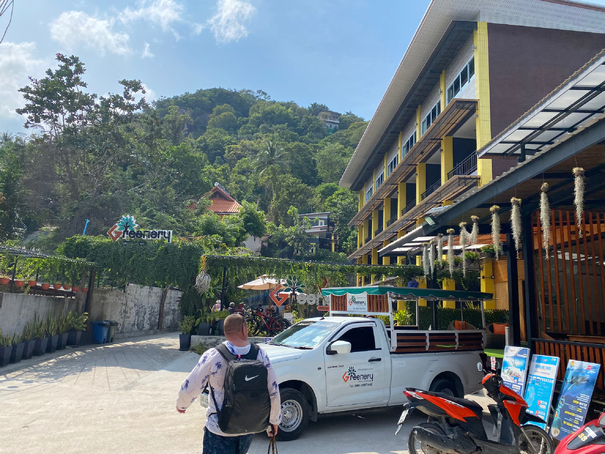 Greenery чего-то там resort называется 