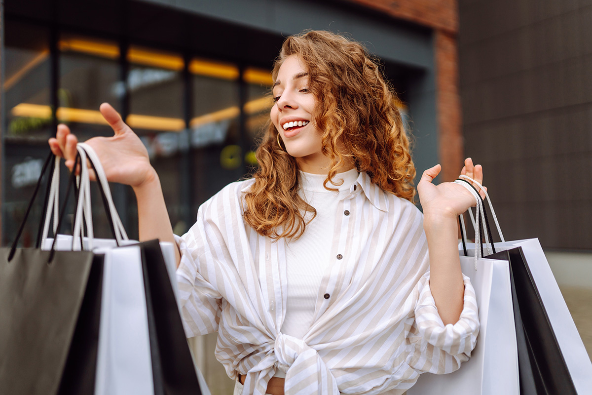    С Халвой купить новый телефон, одежду, подарки для близких и любые другие товары можно в рассрочку. Источник: Shutterstock