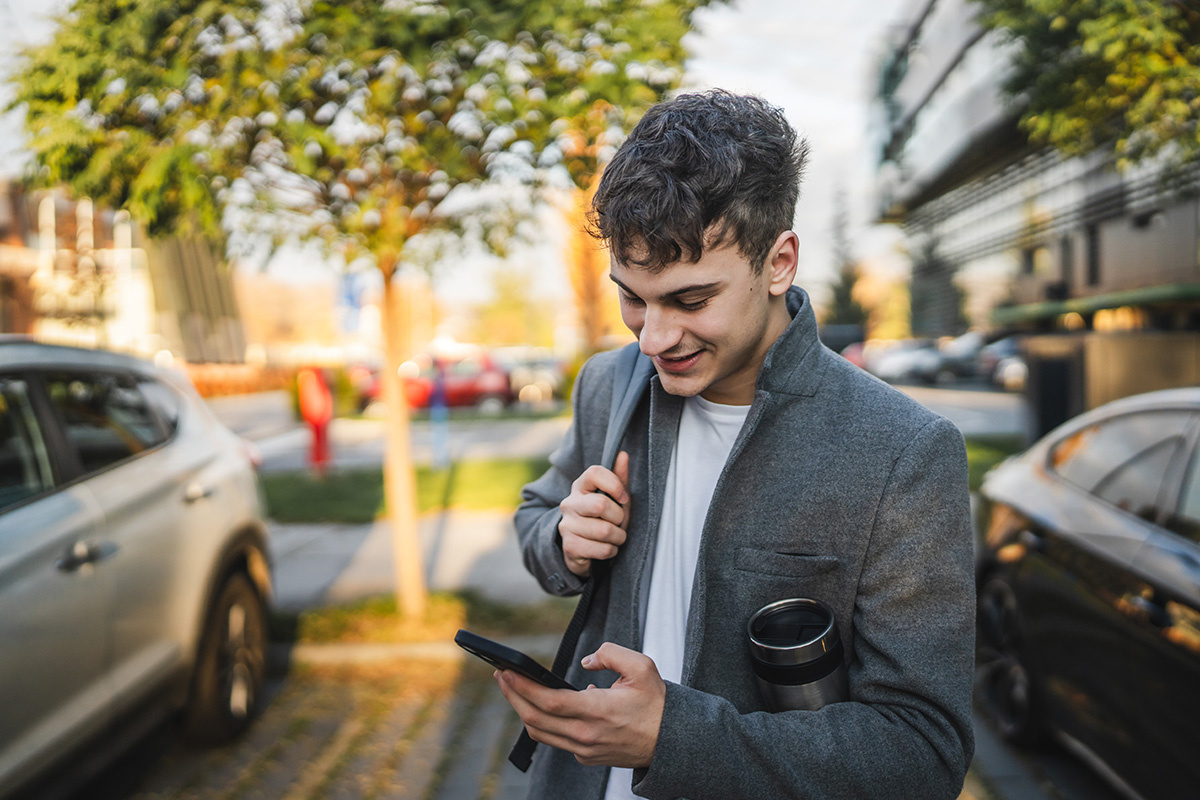    Подать заявку на Халву можно онлайн — в перерыве между другими делами. Источник: Shutterstock
