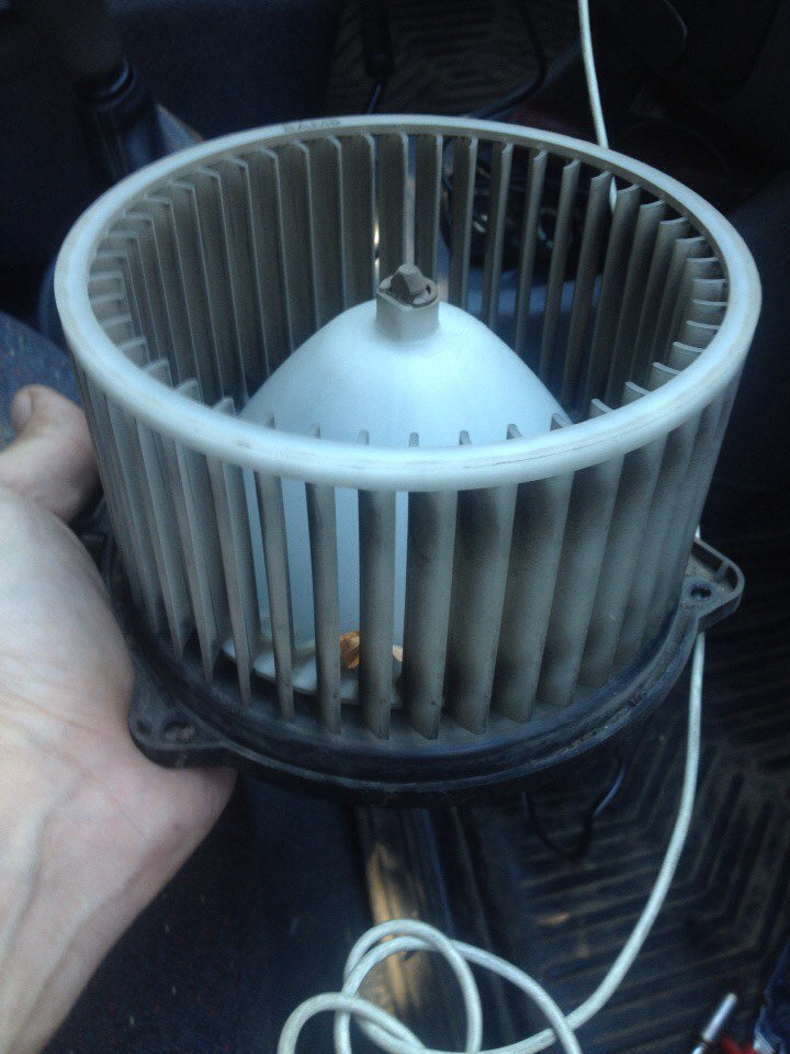 крыльчатка с мотором (перед чисткой) хотя за 10 лет не так все и страшно.