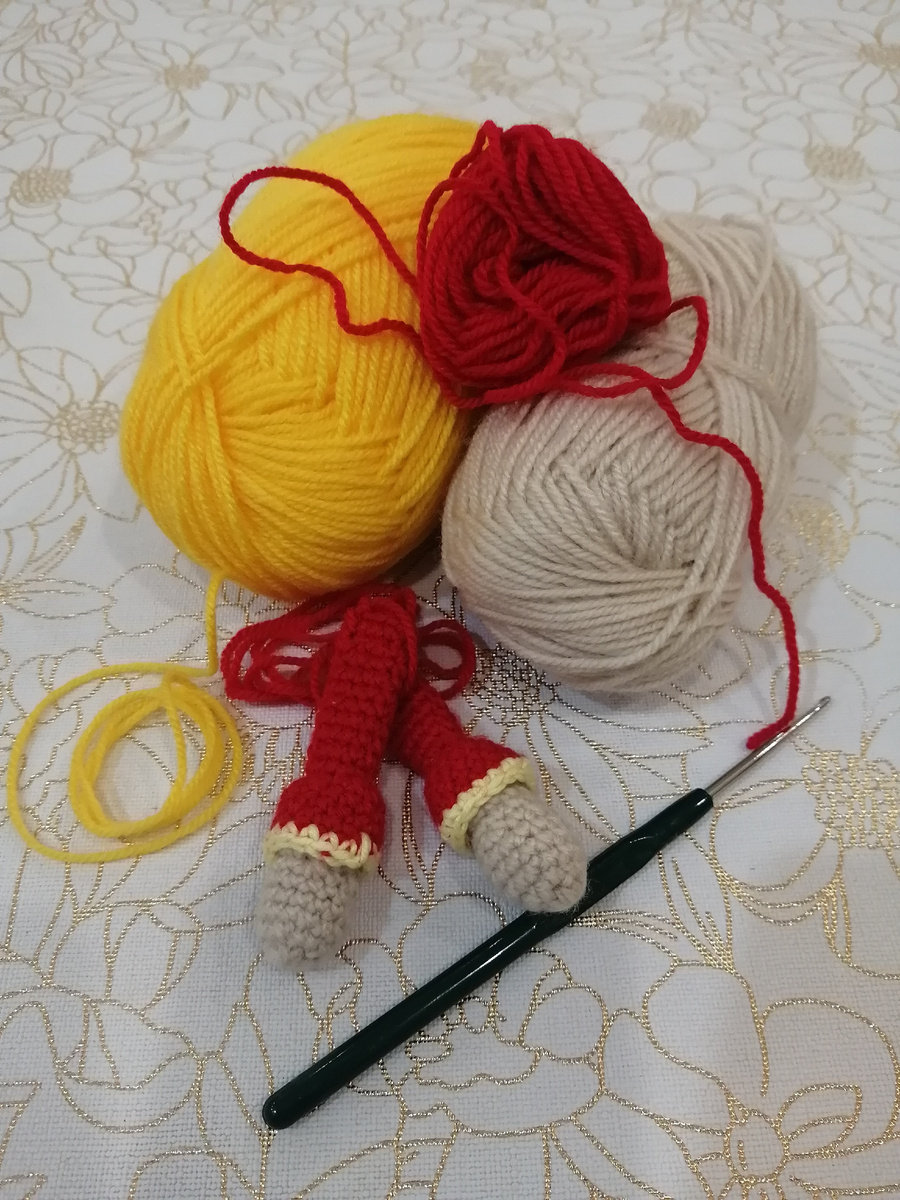 Ещё немного, ещё чуть - чуть и будет готово. И что же из этого получится? А попробуйте догадаться🤗пока я доделаю последние штрихи🙃