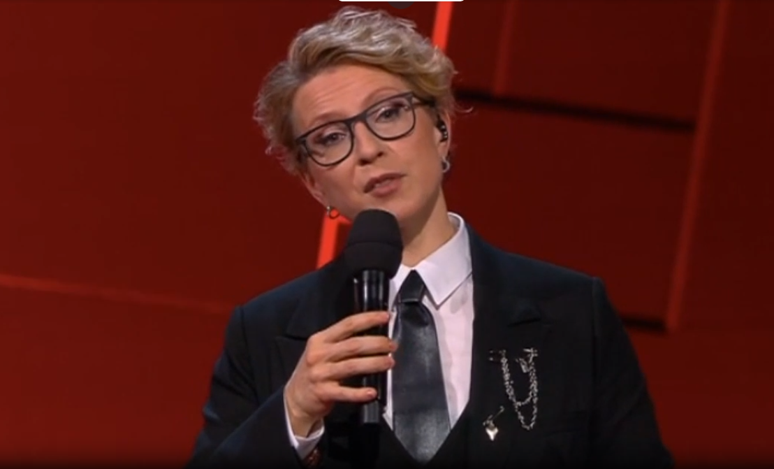 Яна Чурикова, ведущая шоу "Голос"