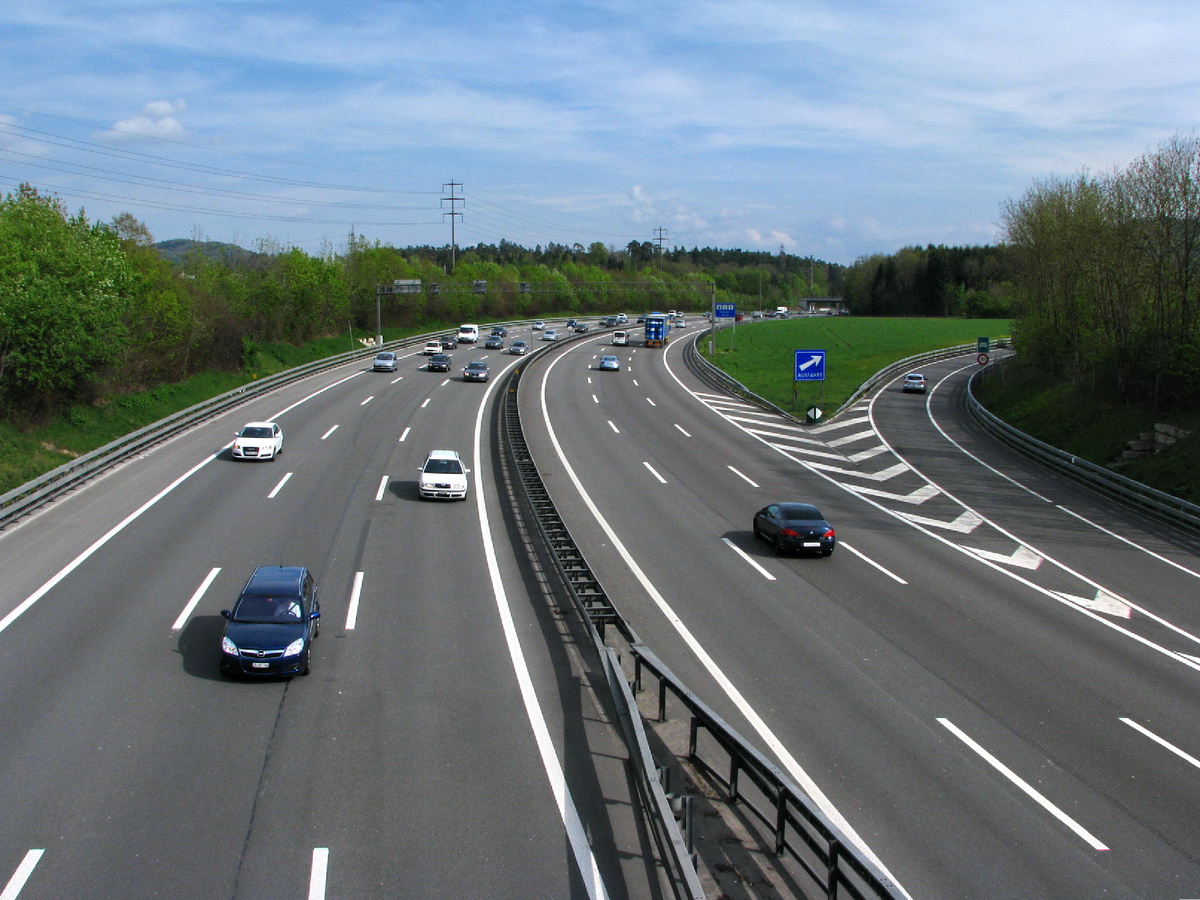 https://upload.wikimedia.org/wikipedia/commons/0/0f/A1_-_Wettingen_IMG_6705.JPG