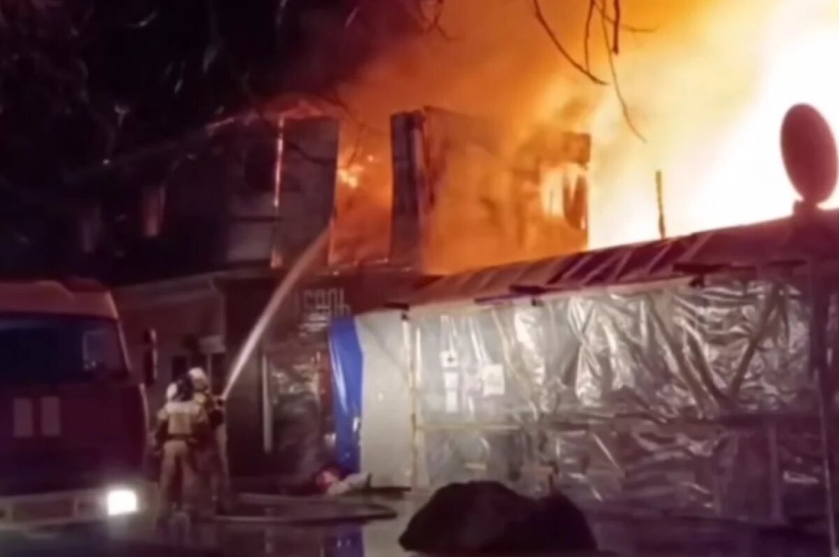    В Анапе горит здание пансионата на площади 1 тыс. кв. метров