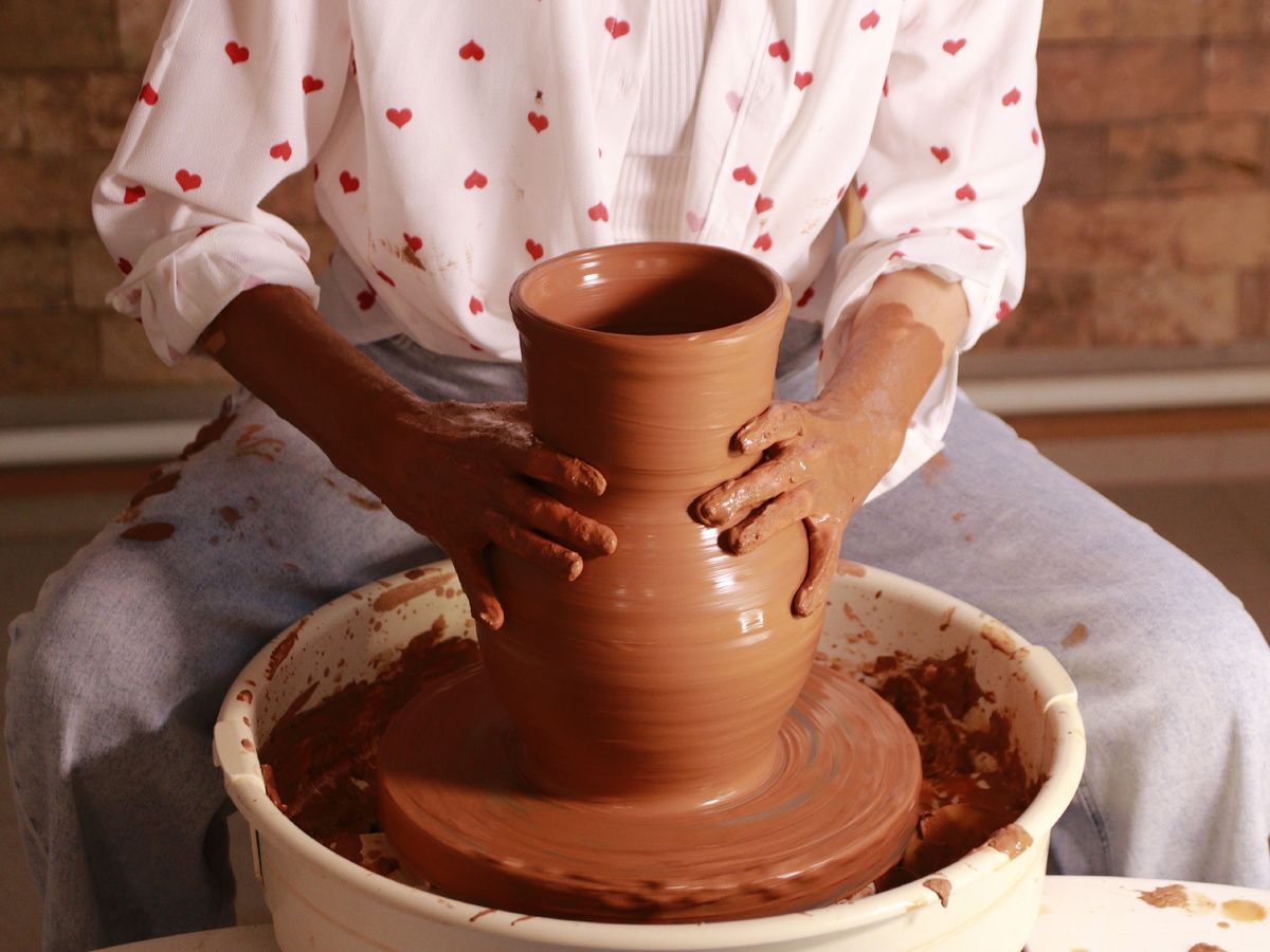 Вот тут белая одежда крайне лишняя и неудобная, но кркасиво