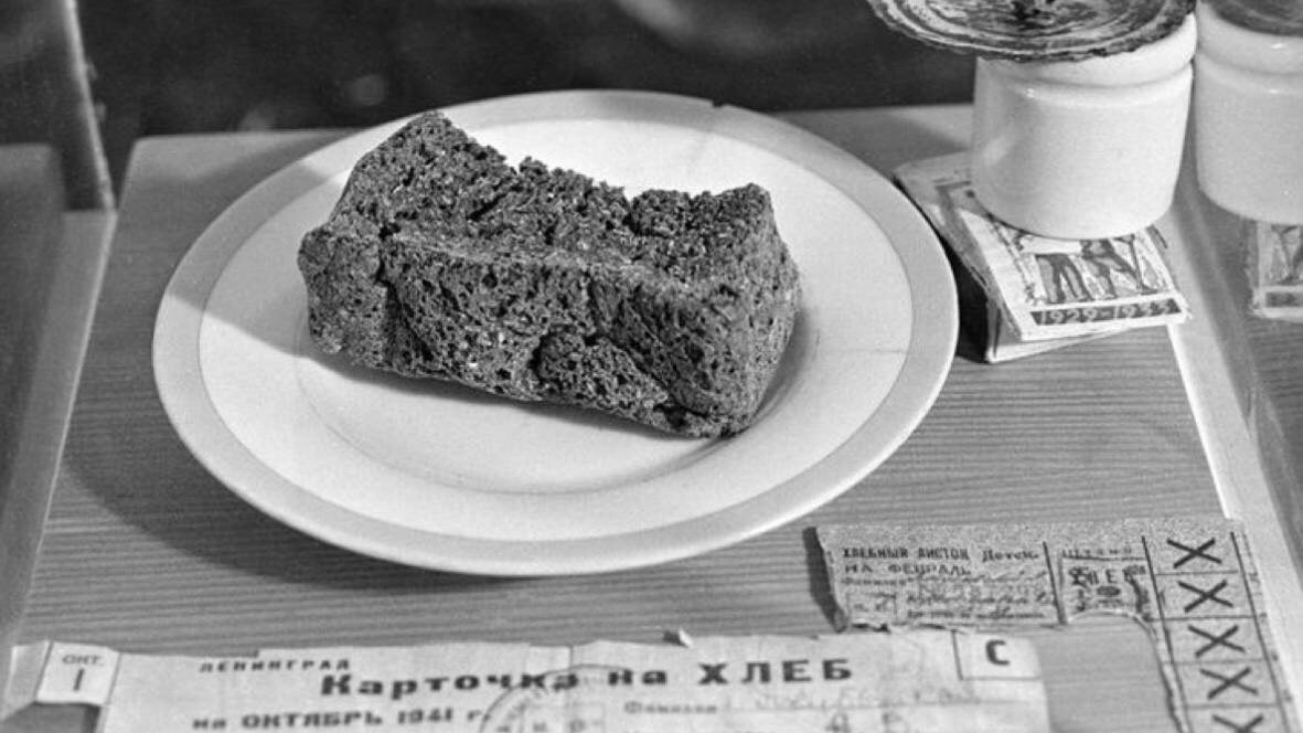 Суточный рацион во время блокады Ленинграда.