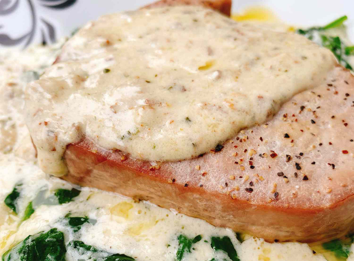 Тунец с соусом