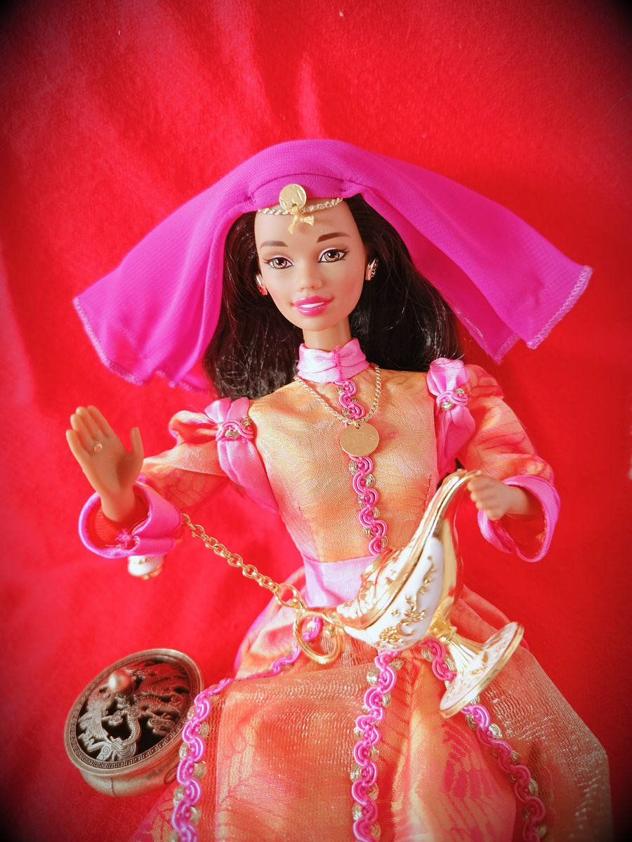 У курильницы открывается крышечка