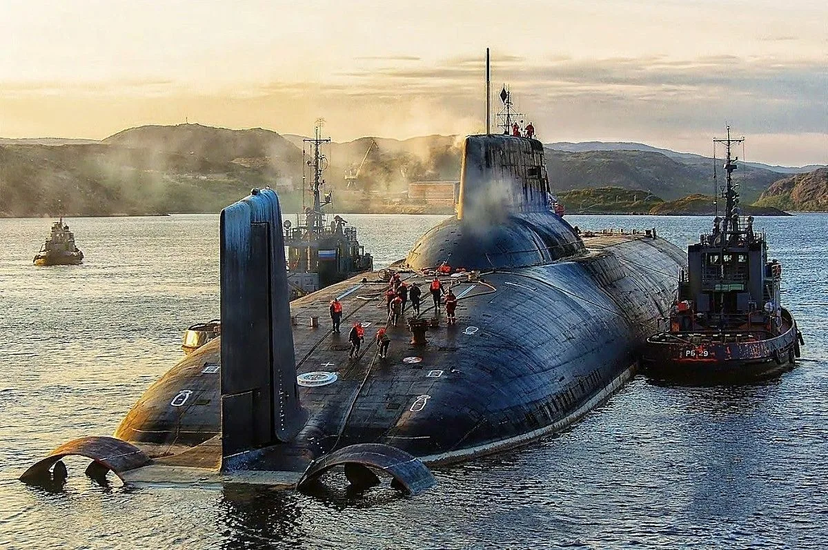 Подводная лодка проекта 941 «Акула». Это серия советских и российских атомных стратегических подводных лодок третьего поколения. Несут баллистические ракеты