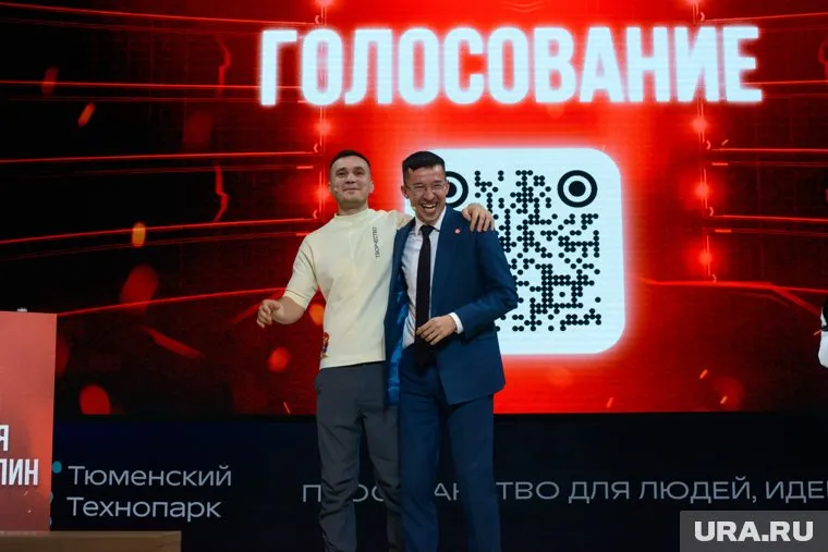 Илья Пискулин (на фото слева) уверен, что жилье должно и будет расти в цене
Фото: Марат Губайдуллин © URA.RU