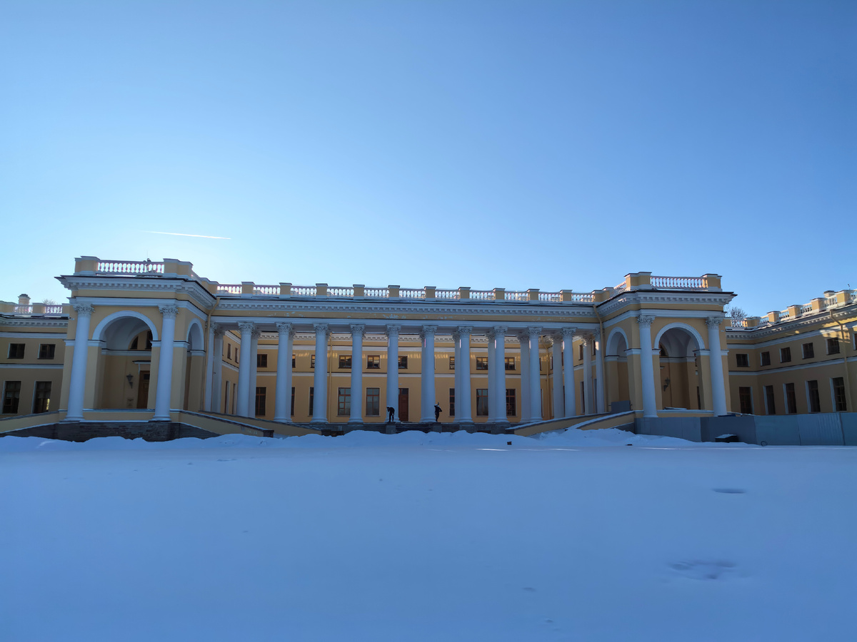Александровский дворец. Фото автора статьи Ольги Брезгиной