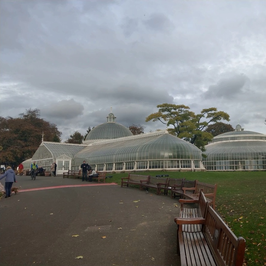 Вид на старинную оранжерею The Kibble Palace