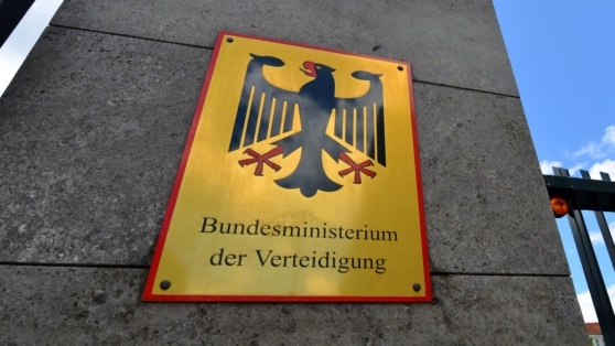    Глава Минобороны ФРГ высказался о возможном исключении ЕС из переговоров по Украине Роман Захаров