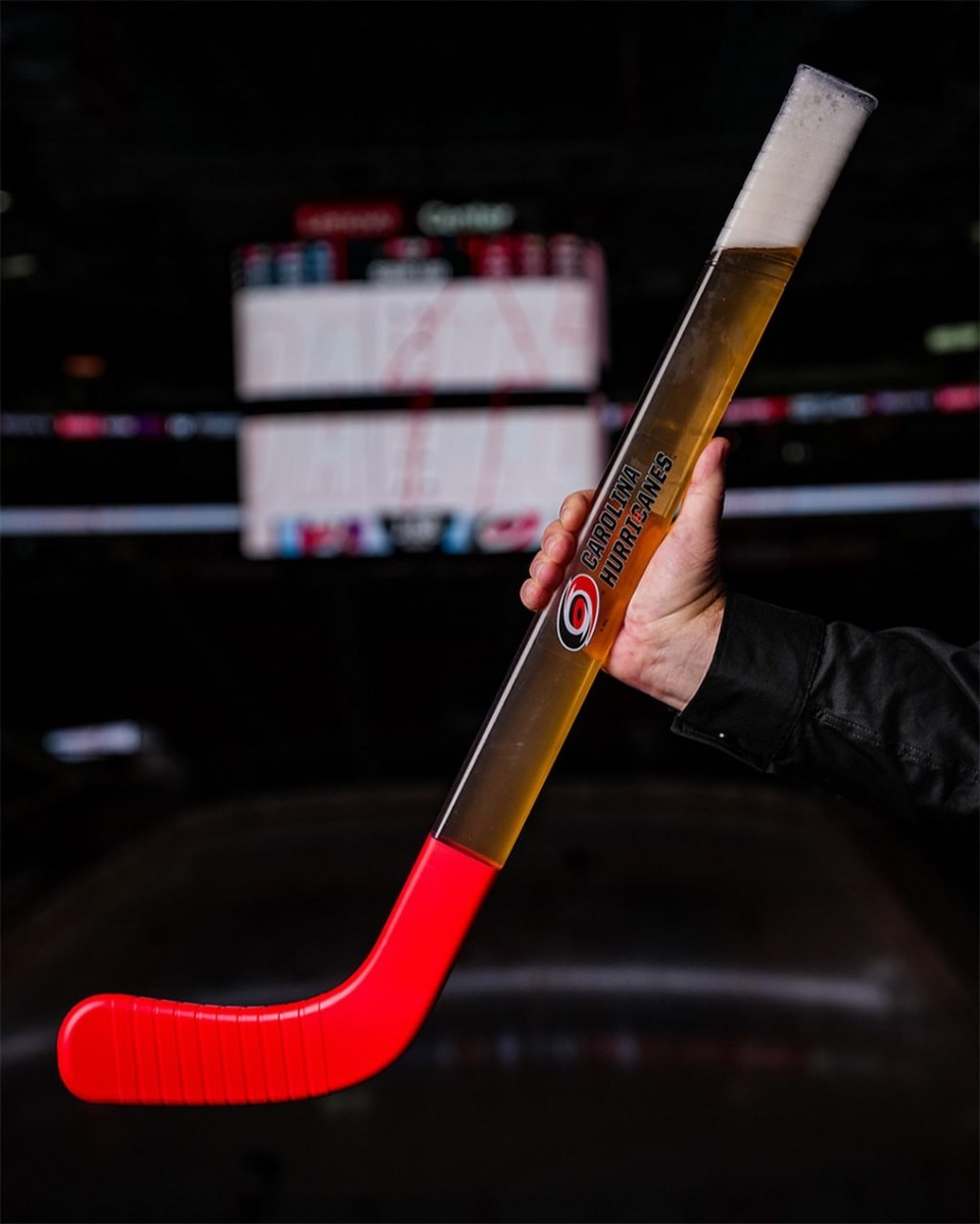 Carolina Hurricanes выпустили пивную клюшку для фанатов  