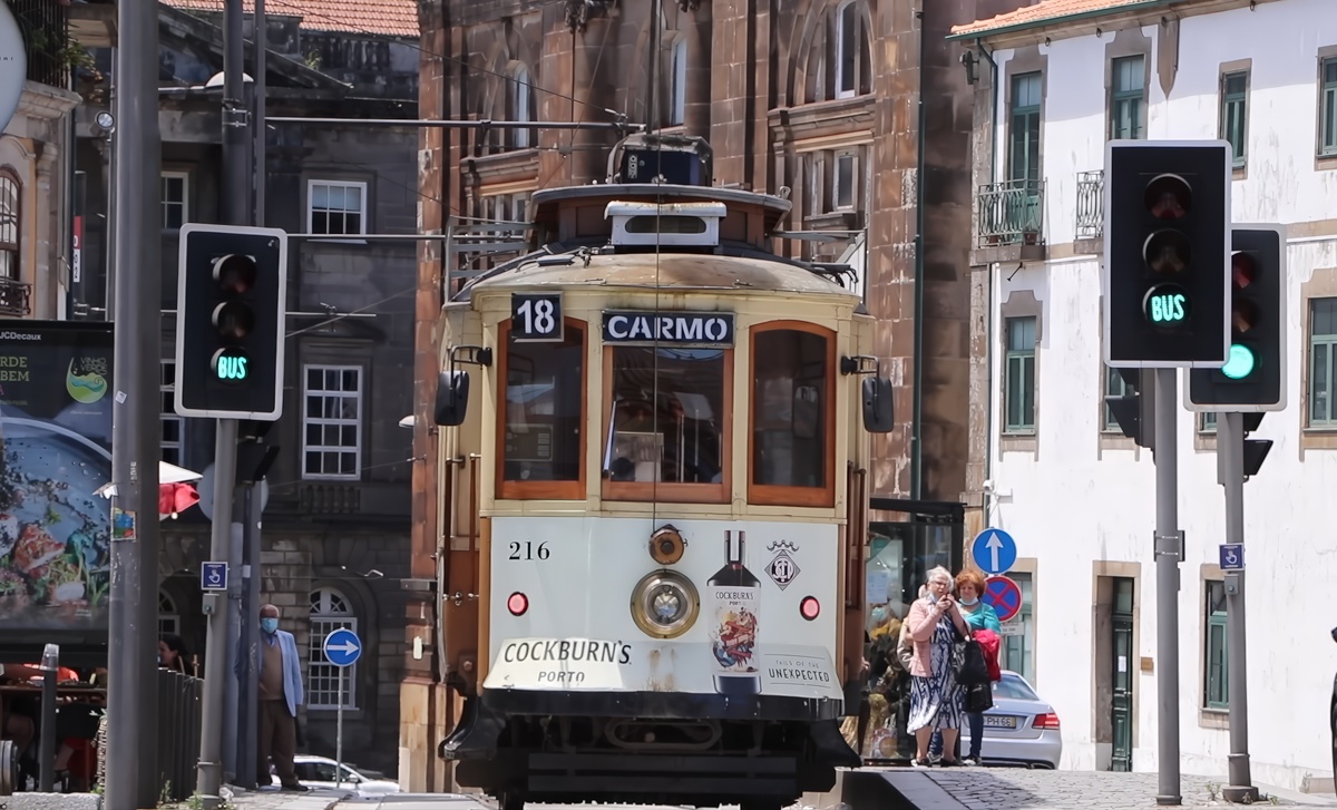 Трамвай в Порту.