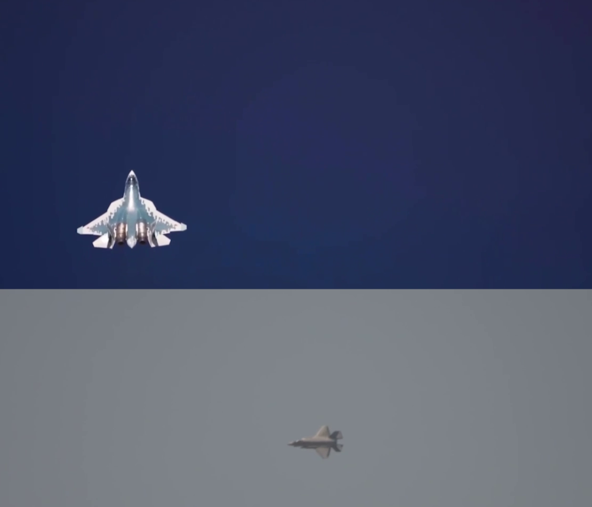    Су-57 сверху, F-35 - снизу. Скриншот:Telegram/Ростех