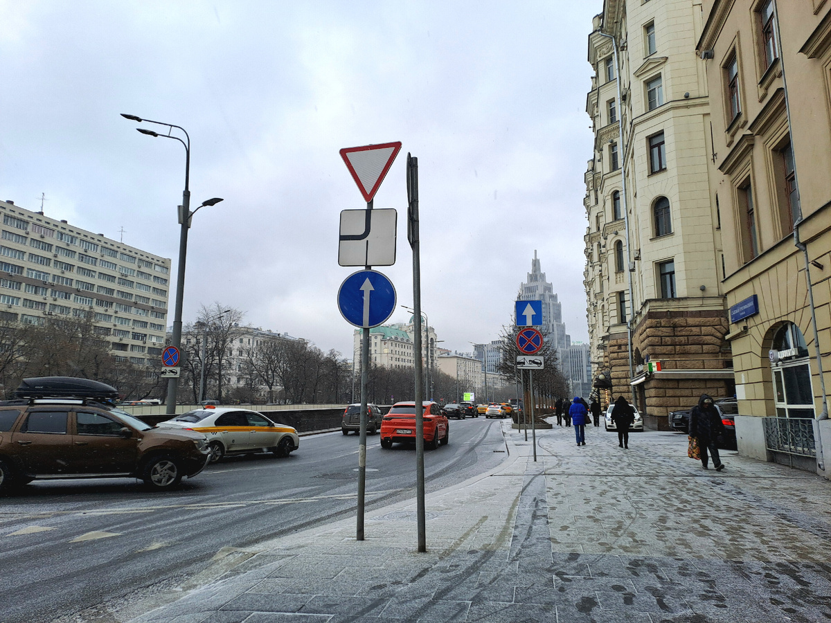 Слегка припорошило снегом, да и того уже нет.