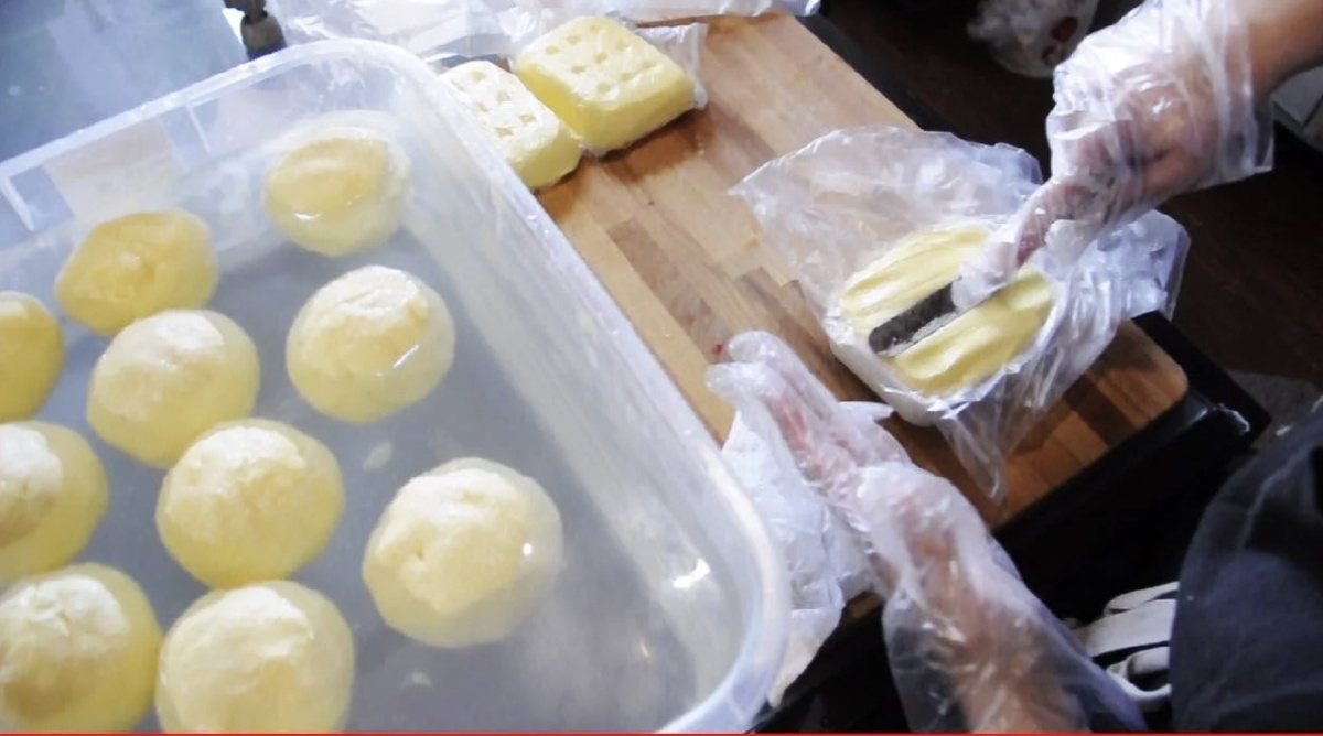 Масло из козьего молока , отлично храниться в морозильной камере и долго сохраняет приятный вкус.