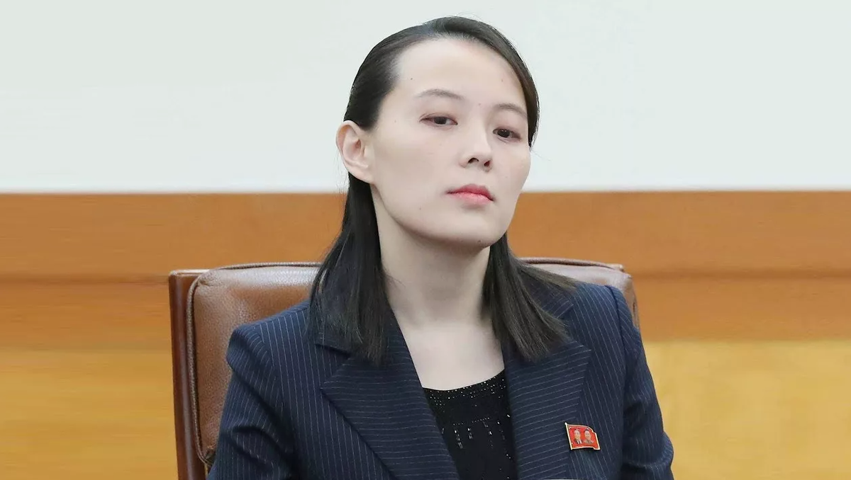 Она меня немного пугает атмосферой очень строгой учительницы по музыке